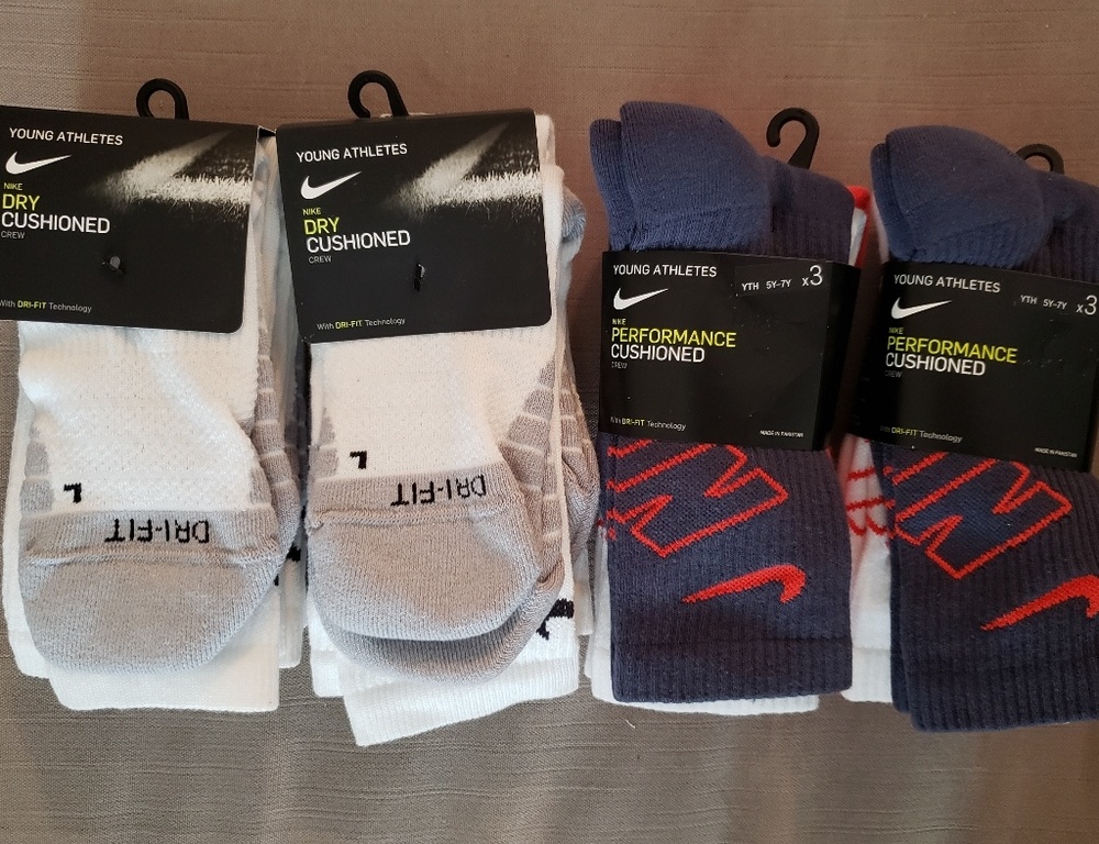 Nike crew socks youth size 5y -7y